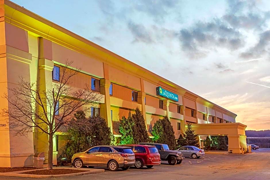La Quinta Inn & Suites by Wyndham Milwaukee Airport / Oak Creek