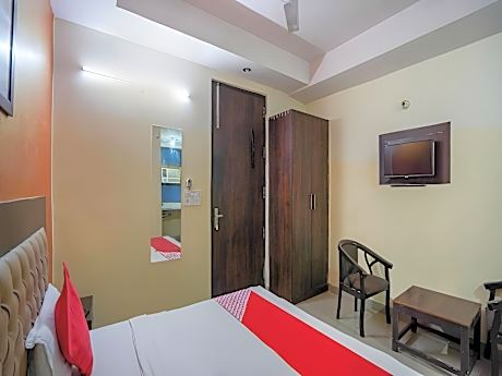 HOTEL JKM PALACE Near Apollo Hospital