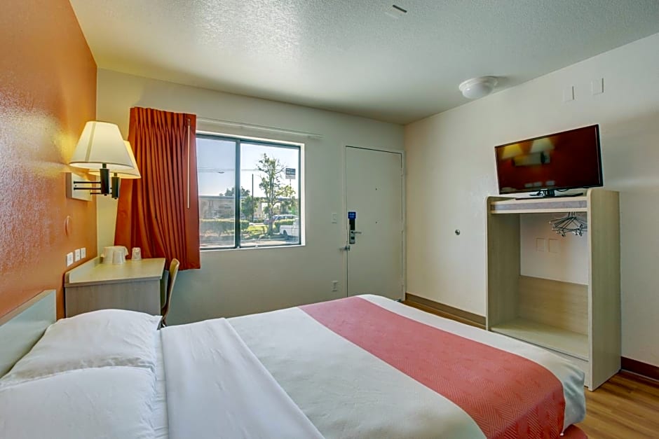 Motel 6-Corona, CA