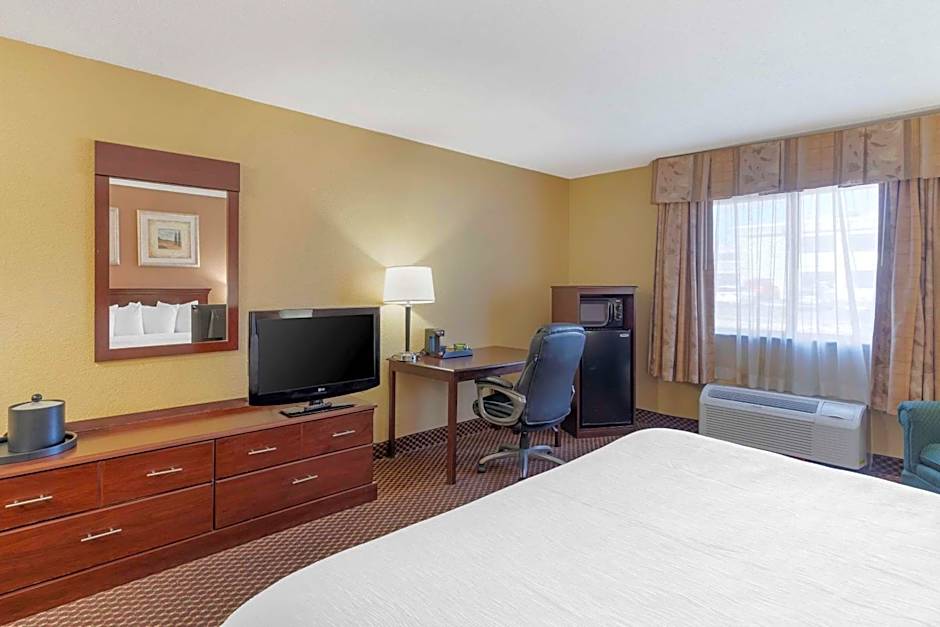 Quality Inn & Suites Bloomington University Area