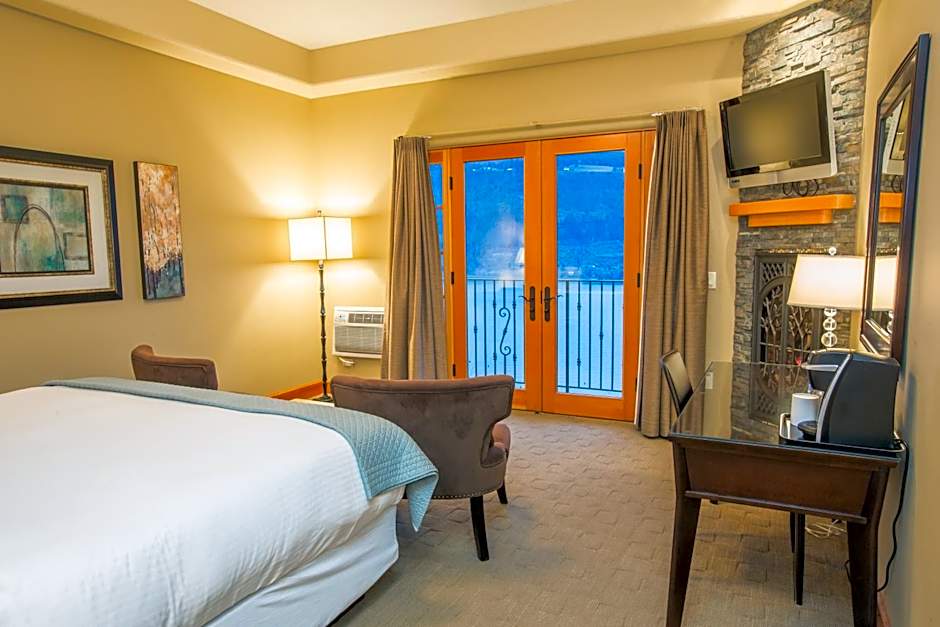 Columbia Cliff Villas