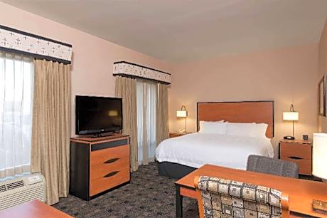 KING BED W/SOFA BED/MINI-FRIDGE/MICROWAVE