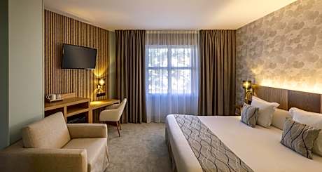 Standard Twin Room with Sofa Bed - Non-Smoking