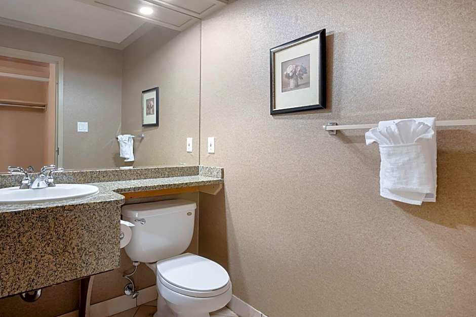 Best Western Plus Port O'Call Hotel