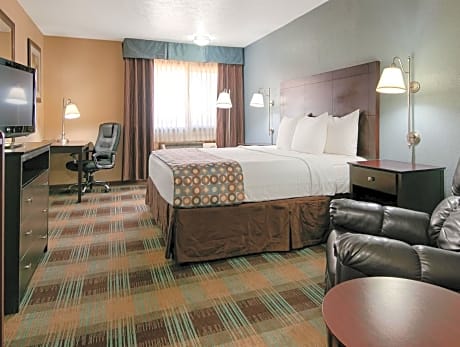King Room with Spa Bath