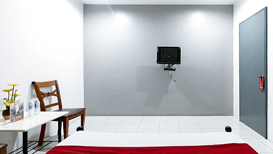 RedDoorz near SM Calamba