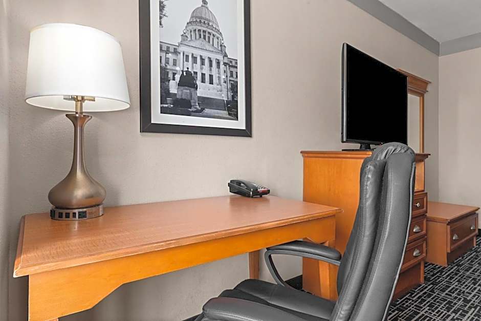 La Quinta Inn & Suites by Wyndham Jackson Airport/Pearl