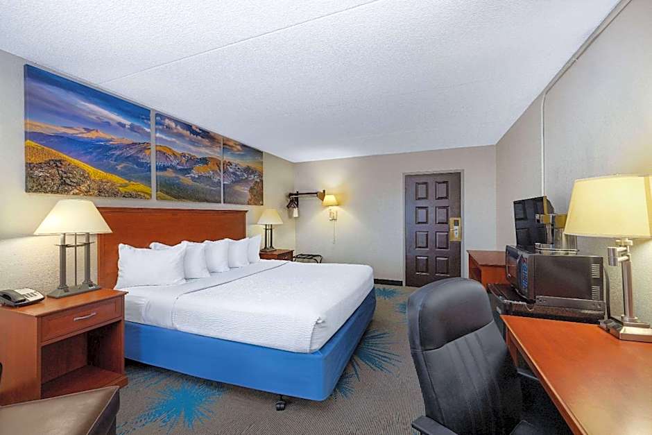 Photo 1 of 6 of 1 King Bed