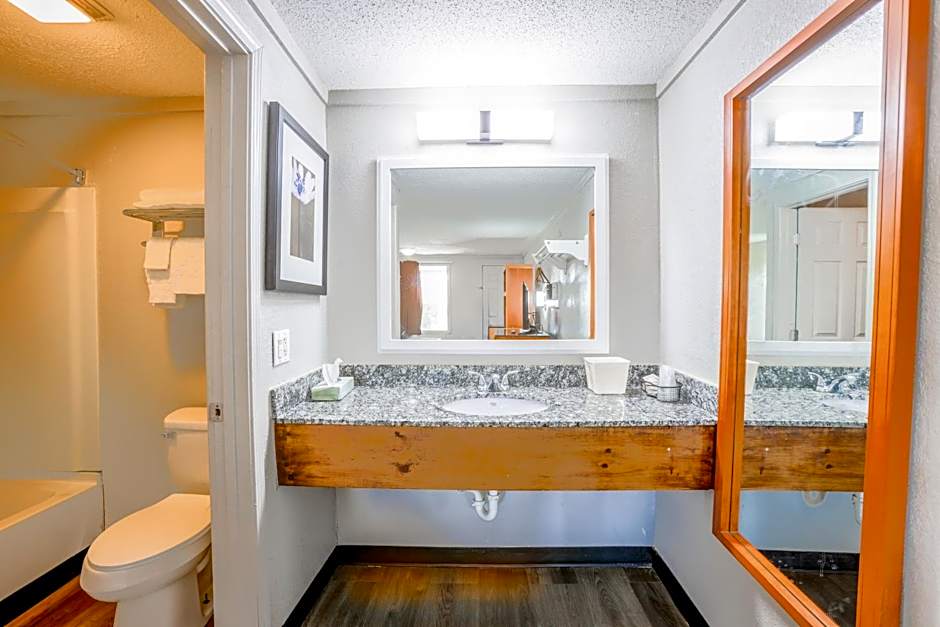 Cozy Garden Inn By OYO Hwy 40 Richmond