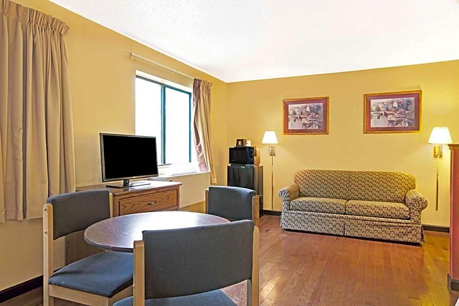 Super 8 by Wyndham Baltimore/Essex Area