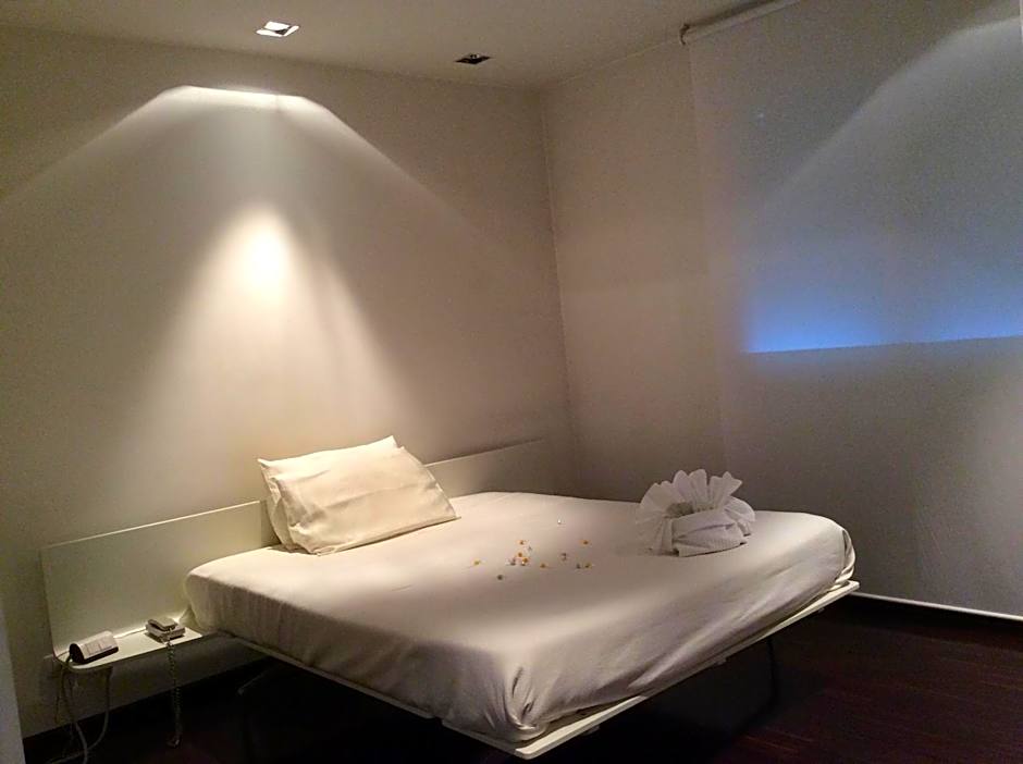 15.92 Hotel
