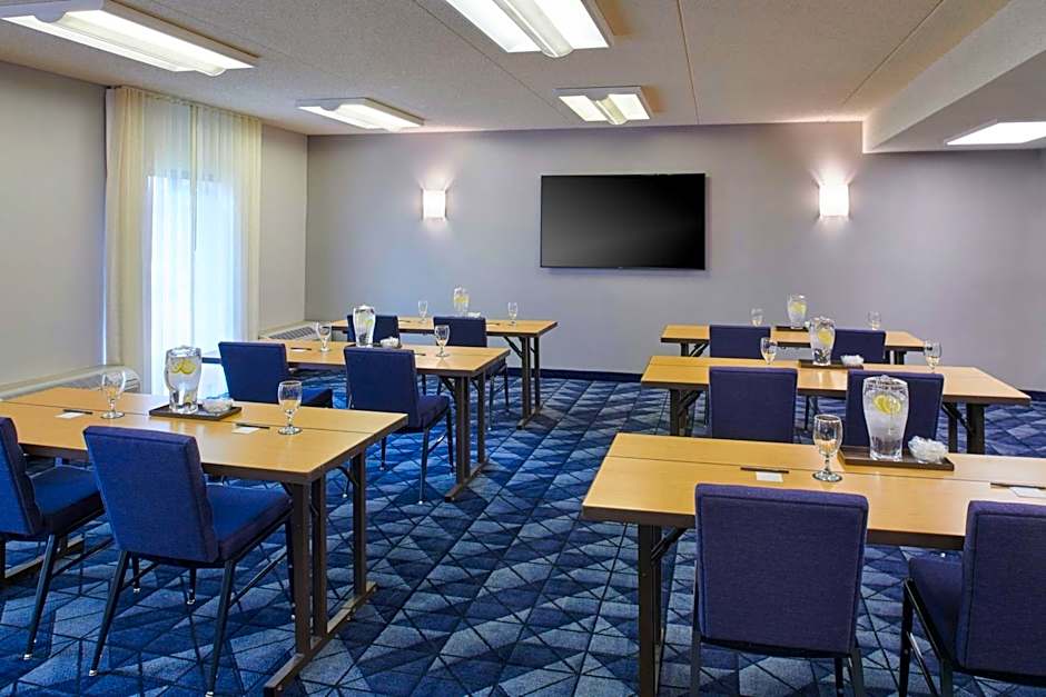 Courtyard By Marriott Detroit Metro Airport Romulus