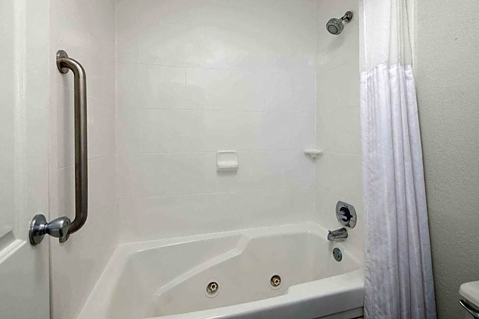 La Quinta Inn & Suites by Wyndham Atlanta Airport