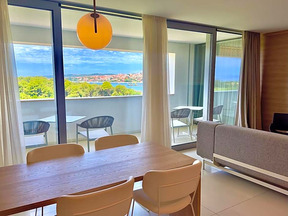 Photo 1 of 4 of Deluxe Suite, Sea View, Balcony