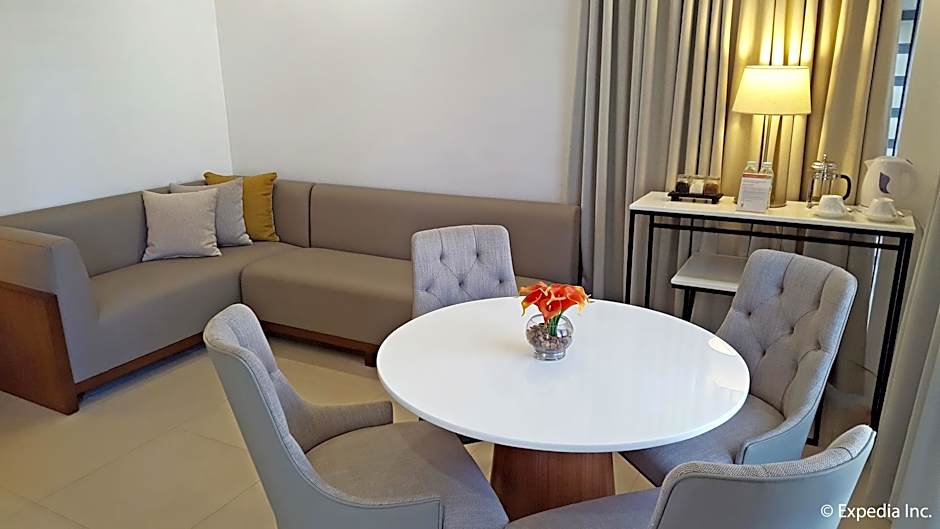 Pontefino Hotel And Residences