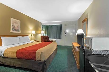 1 King Bed, Nonsmoking