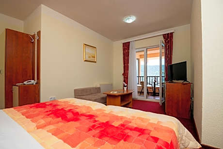 Suite with Sea View (4 Adults)