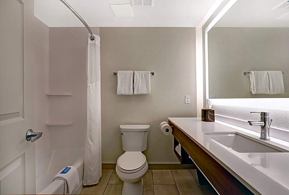 Holiday Inn Express Whitby Oshawa By IHG