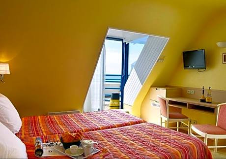 Twin Room with Sea View