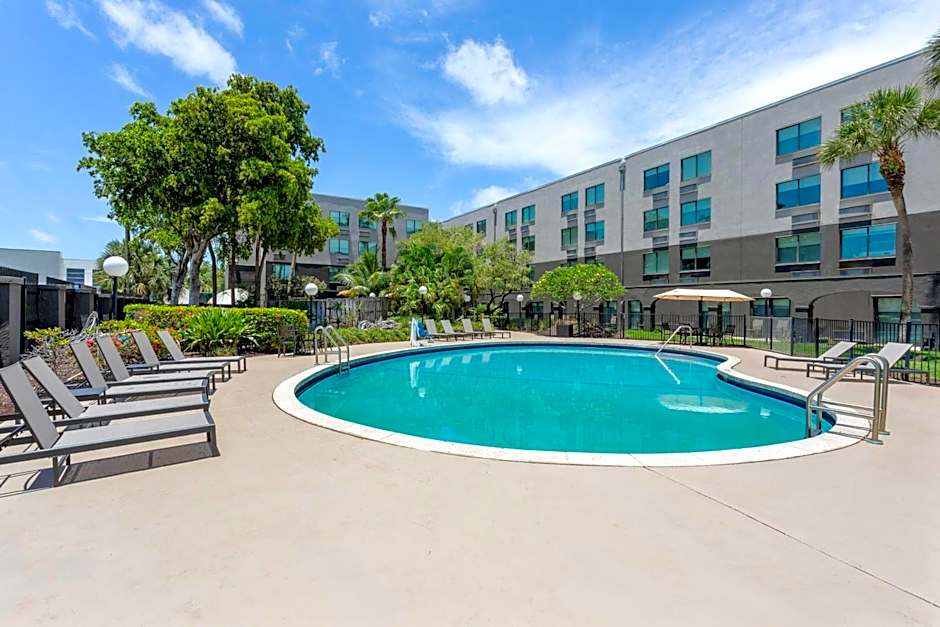 La Quinta Inn & Suites by Wyndham Fort Lauderdale Cypress Creek