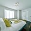 Tropical Oasis - King Beds - Free Netflix & Parking - Fast Wi-Fi