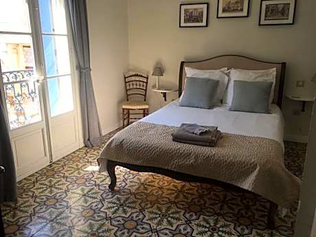 c. no3 chambre-double-balcon-sdb privée avec baignoire