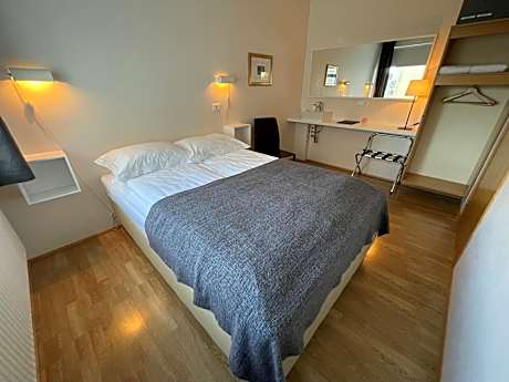 Basic Double Room with Shared Bathroom