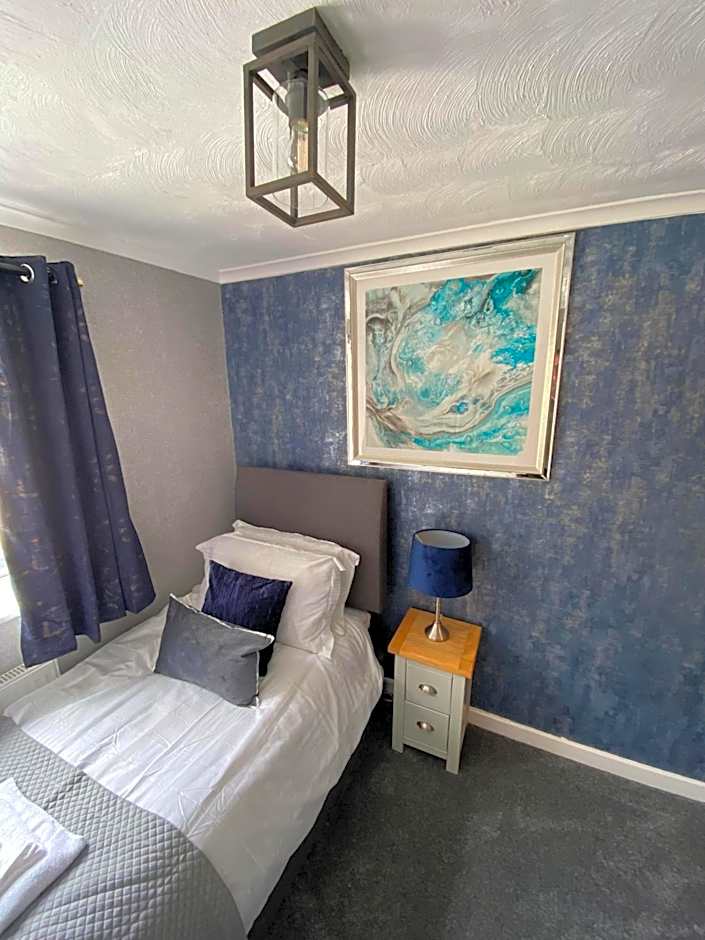 Delovely Hotel