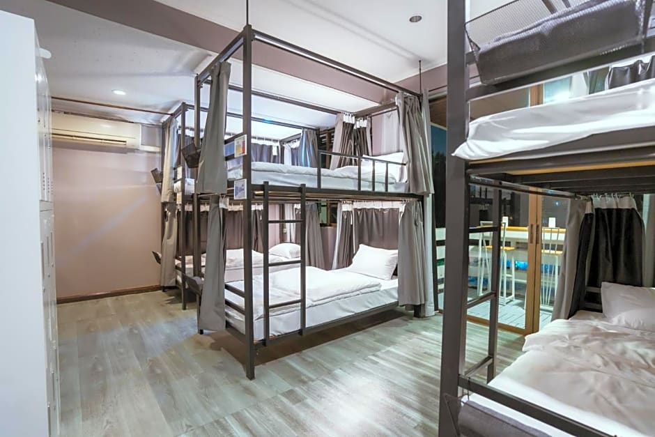 420 Hostel - Ekkamai Buds & Beds