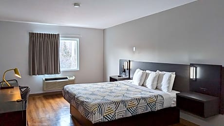 Queen Room - Disability Access - Non-Smoking