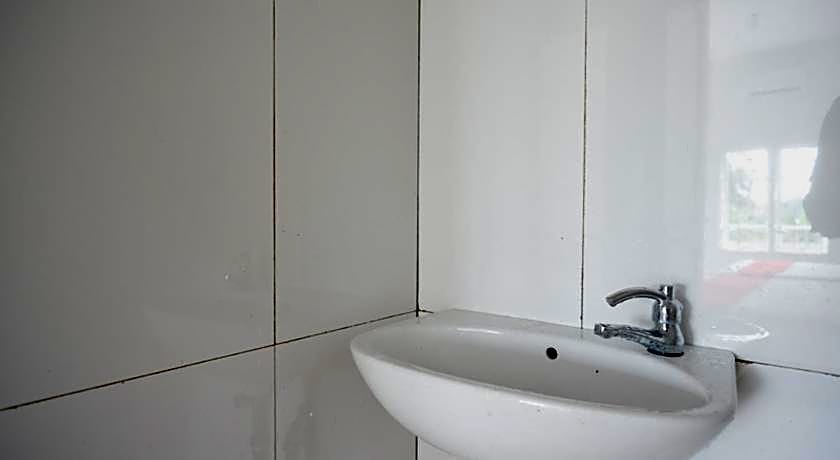 RedDoorz Syariah near UMS Solo - RSO Soeharso