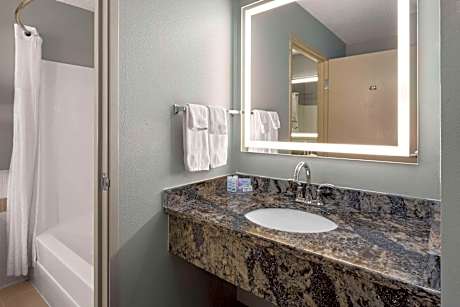 King Studio Suite - Second Floor/Non-Smoking