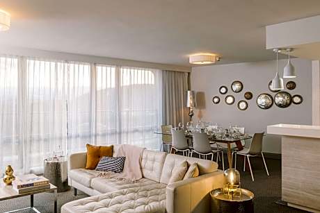 QT Two Bedroom State Suite (2 King Beds)