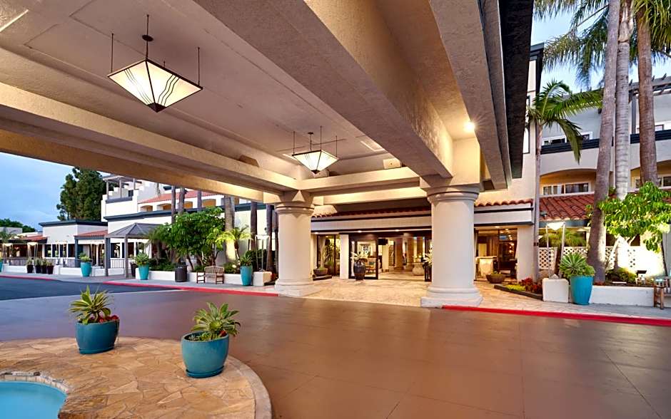 Atrium Hotel At Orange County Airport