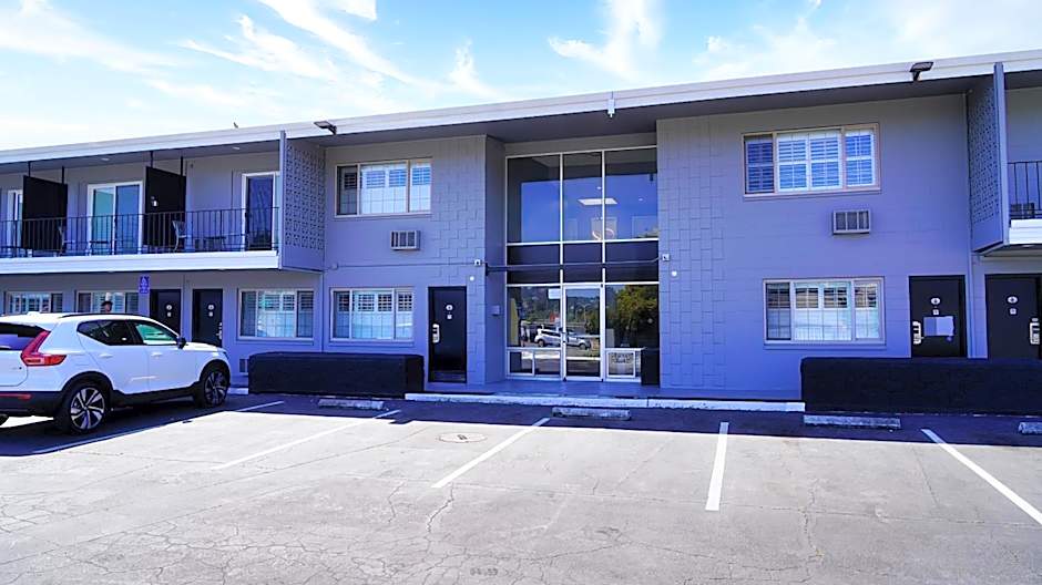 SeaSide Inn & Suites