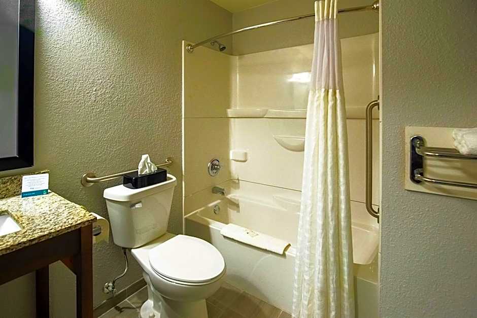 Quality Inn & Suites Hammond Near I-8090