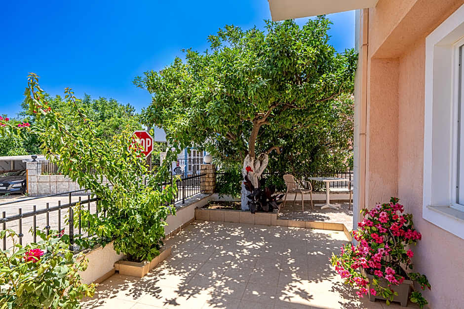 Dionysios Studios & Apartments