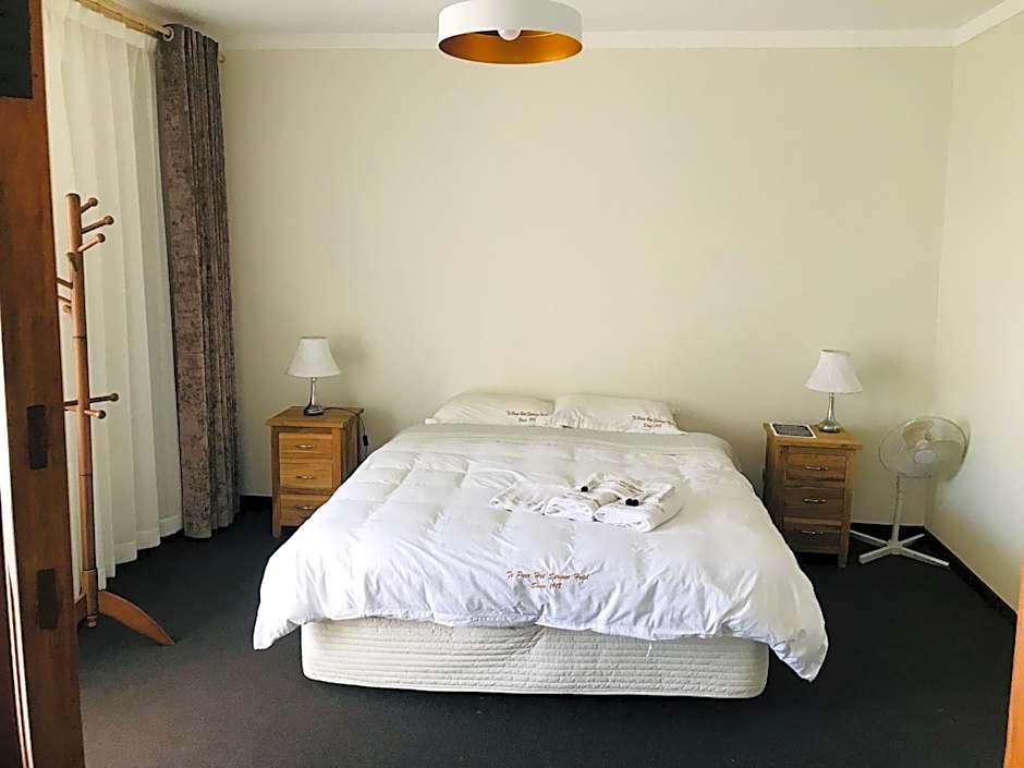 Te Puia Hot Springs Hotel