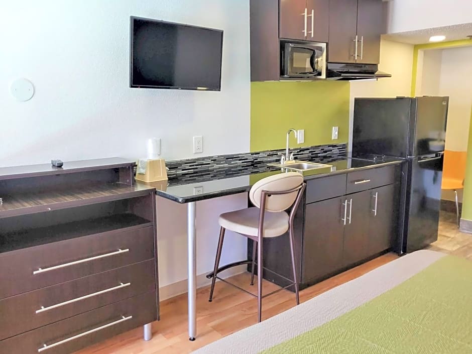 Studio 6-Fresno, CA - Extended Stay