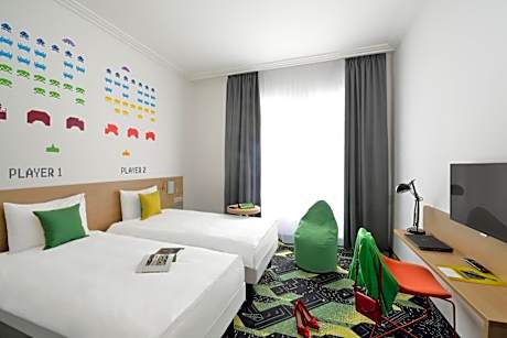 Design Room with 2 Single Beds