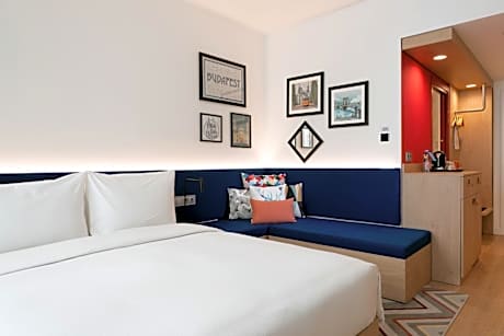 Queen Room - Accessible
