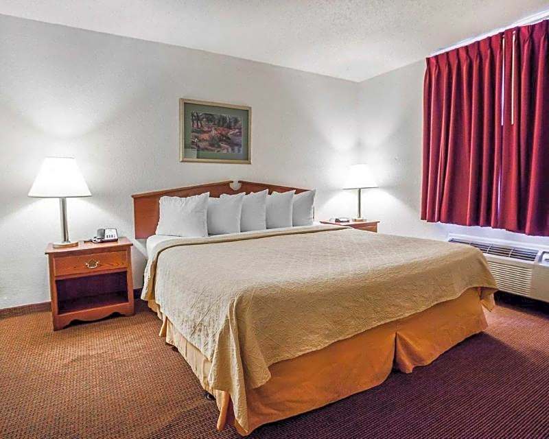 Quality Inn & Suites Des Moines - Merle Hay Road