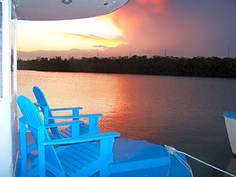 Floating Sea Cove Resort & Marina