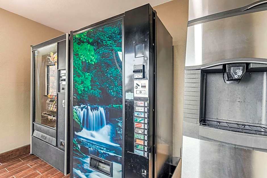 Econo Lodge Madison East