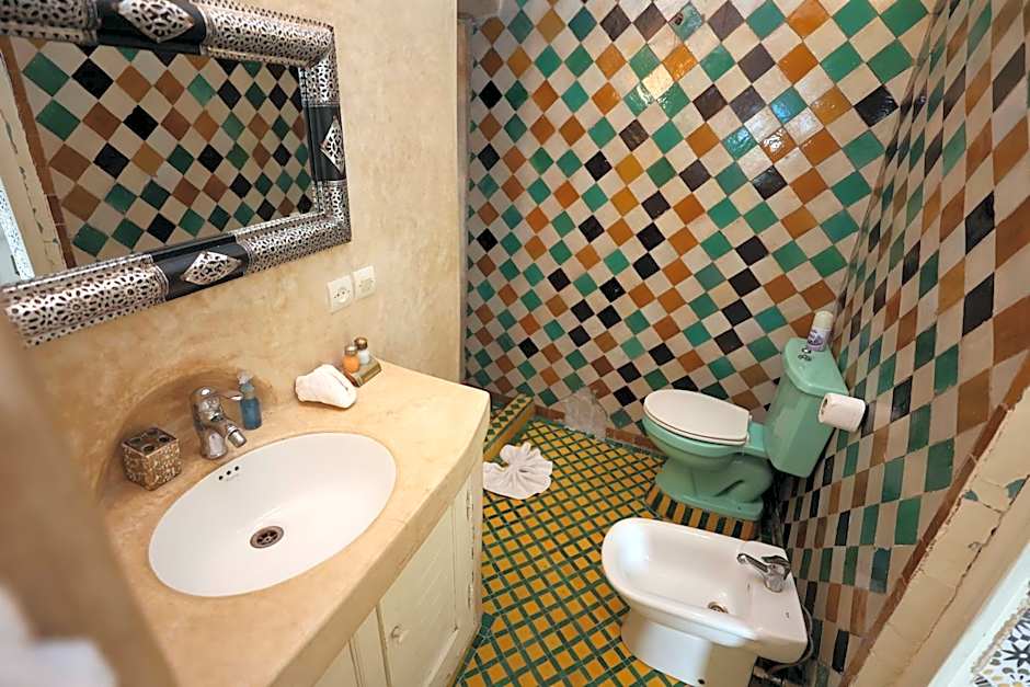 Riad O LY