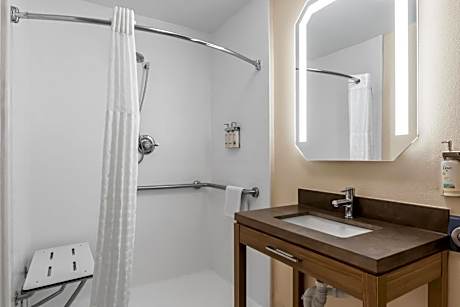 Candlewood Victoria by IHG