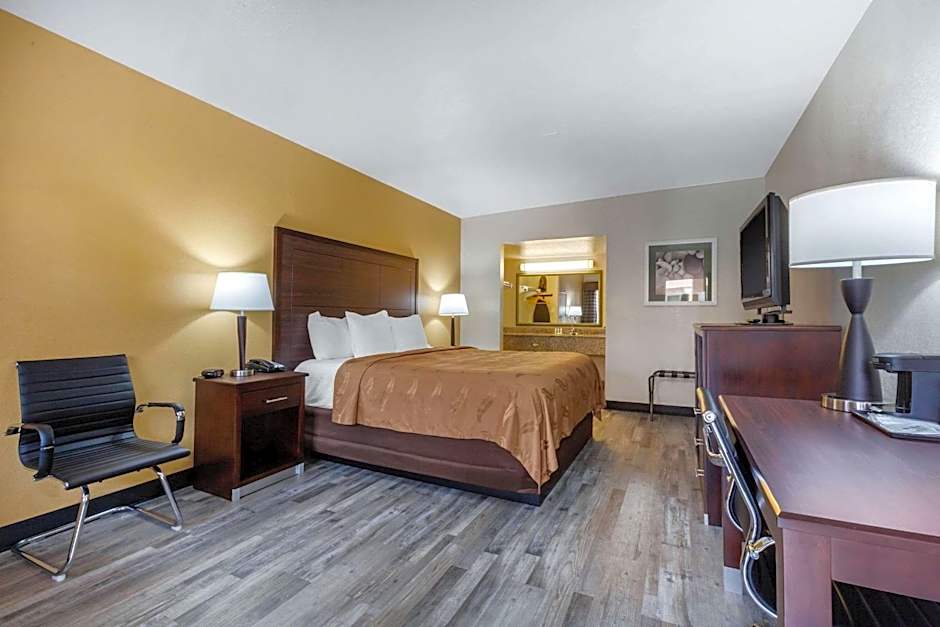 Quality Inn & Suites near Downtown Mesa