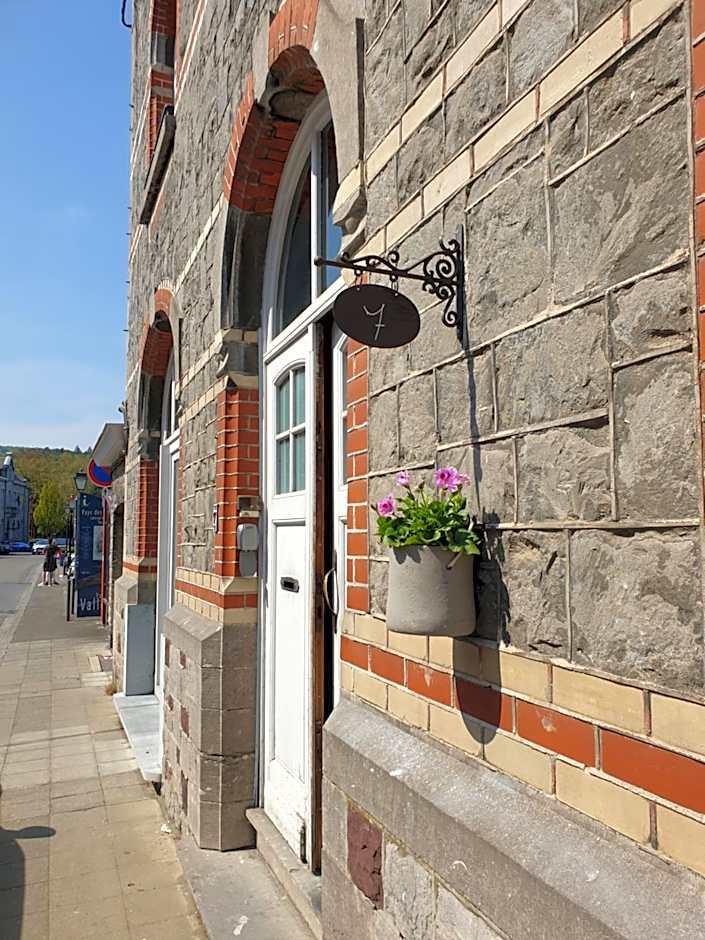 Escale Chambre d'hôtes Au coeur du vieux Profondeville entre Namur et Dinant