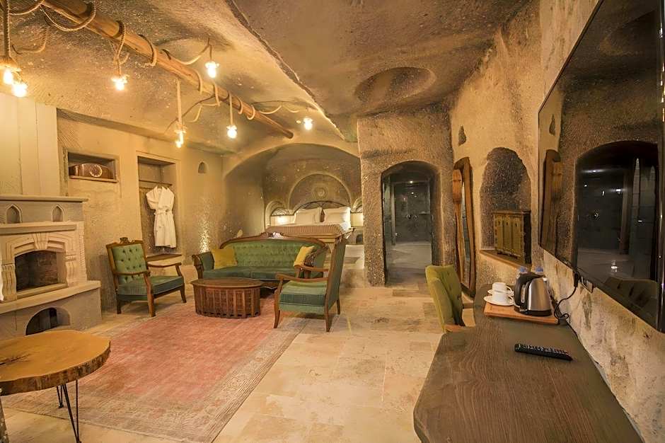 Hera Cave Suites