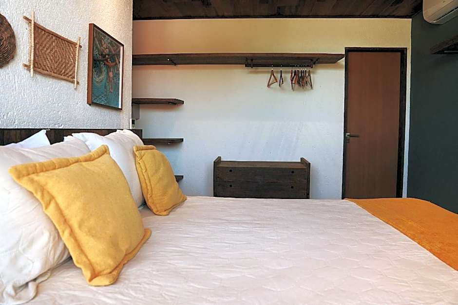 Casa com piscina aquecida, cozinheira, 30m do mar